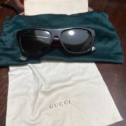 Black Gucci Polarized sunglasses with case