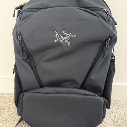 arcteryx mantis 26 in navy