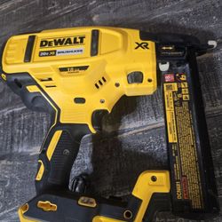 Dewalt Stapler 