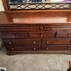 Solid Wood Dresser with Mirror – 9 Drawers