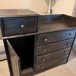 Dresser/ Changing Table