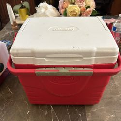 Coleman cooler ice chest lounge
