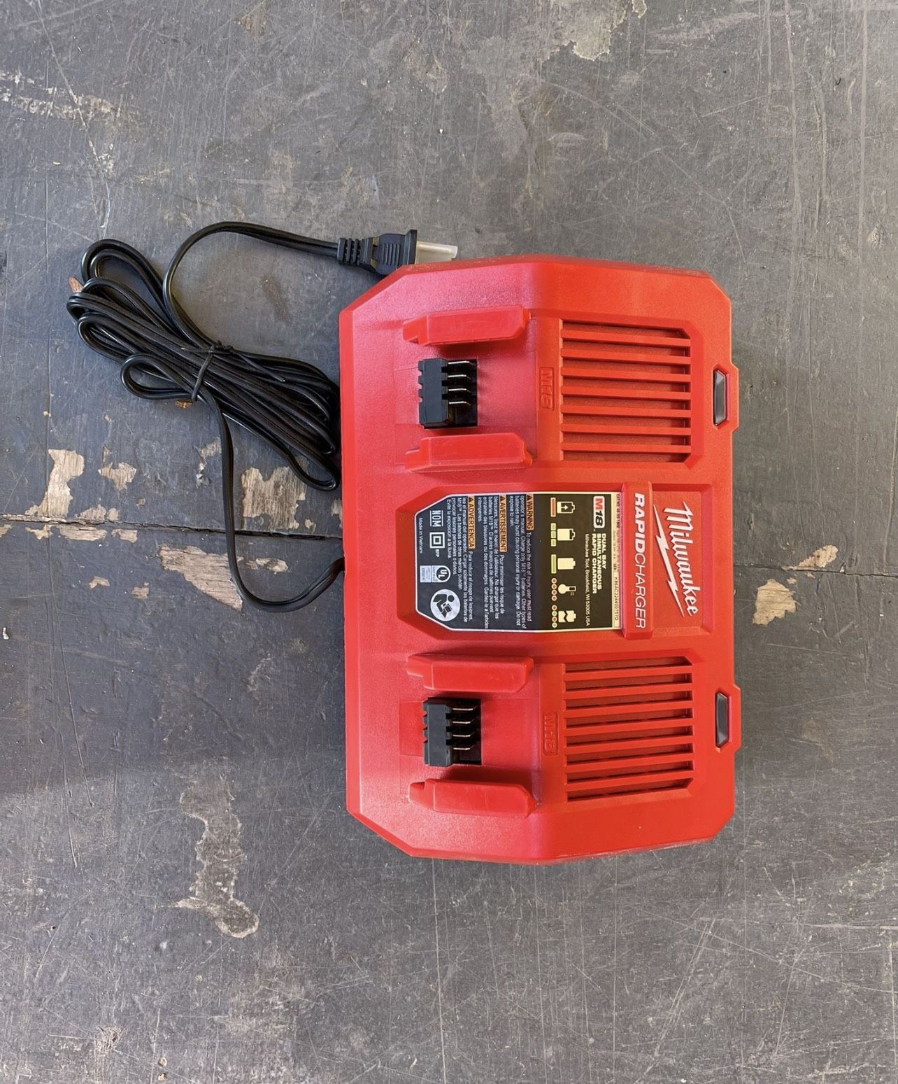 Milwaukee M18 18-Volt Lithium-Ion Dual Bay Rapid Battery Charger