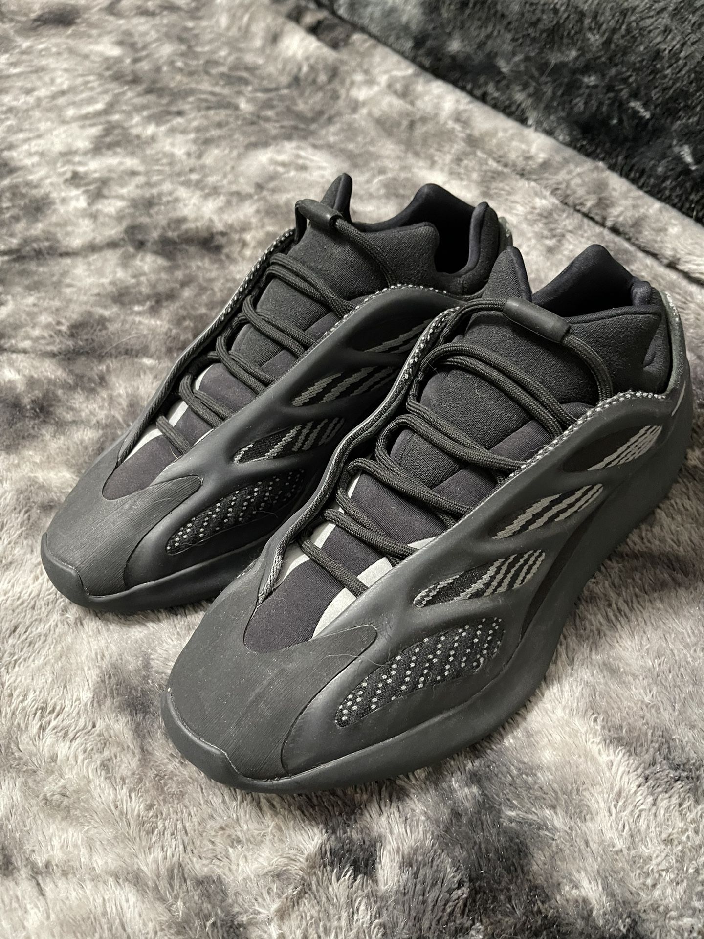 adidas Yeezy 700 V3 Alvah Sz