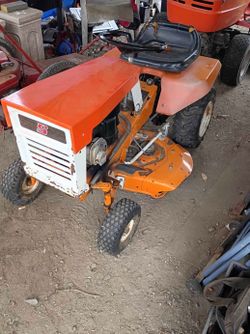 Simplicity 515 Riding Mower – Runs & Drives – Cuts – Needs Carb Kit
