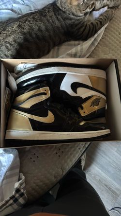 10.5 Used Jordan 1 Gold Toe