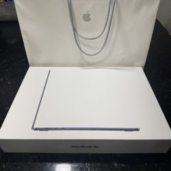 Macbook Air M4 15 Inch 16GB 256GB Midnight Black Used
