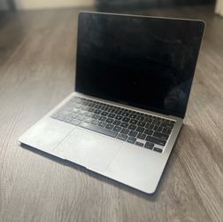 MacBook Air (M1, 8GB RAM, 256GB SSD)