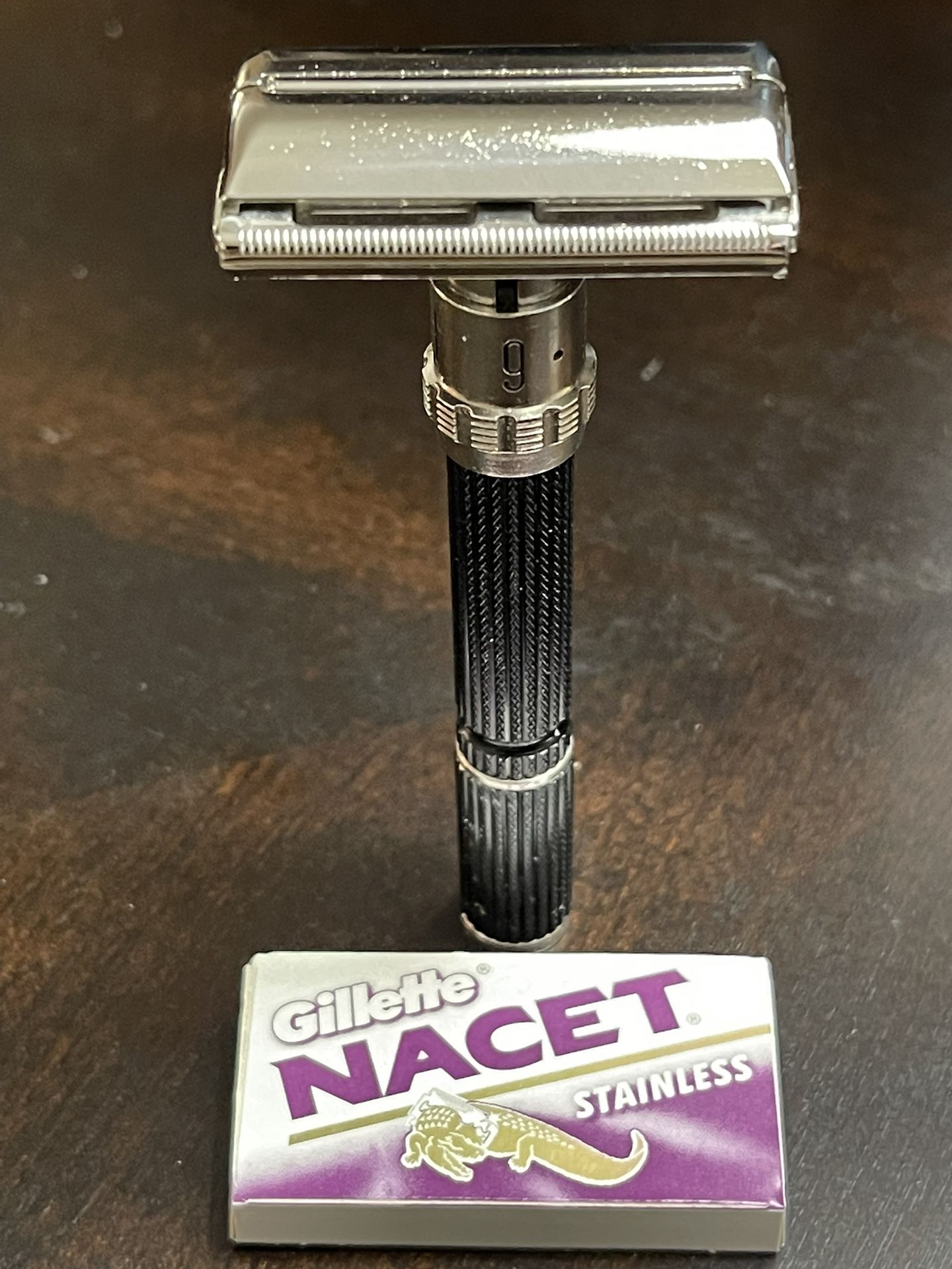 1975 Gillette Black Beauty 84 Super Adjustable 1-9 Safety Razor Very Clean