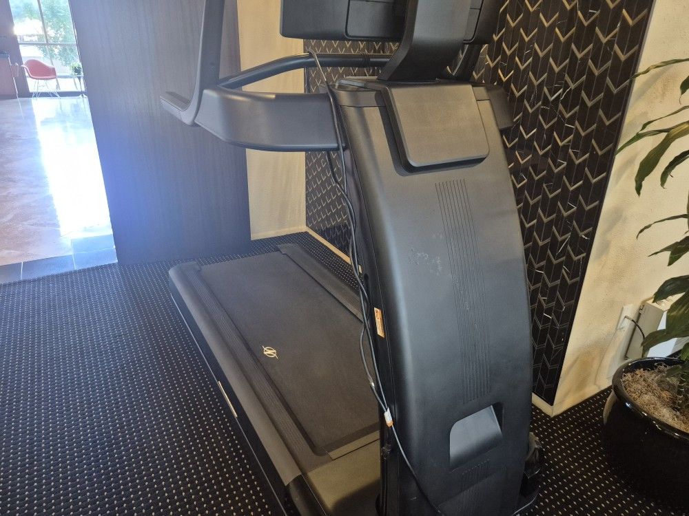 2022 NordicTrack Commercial X22i Treadmill
