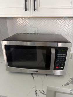 Toshiba Microwave 1000 watt 1.1 cu ft