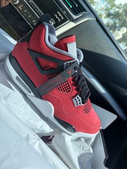 Air Jordan 4 Toro