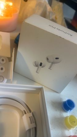 Apple air pods with case and cleaner