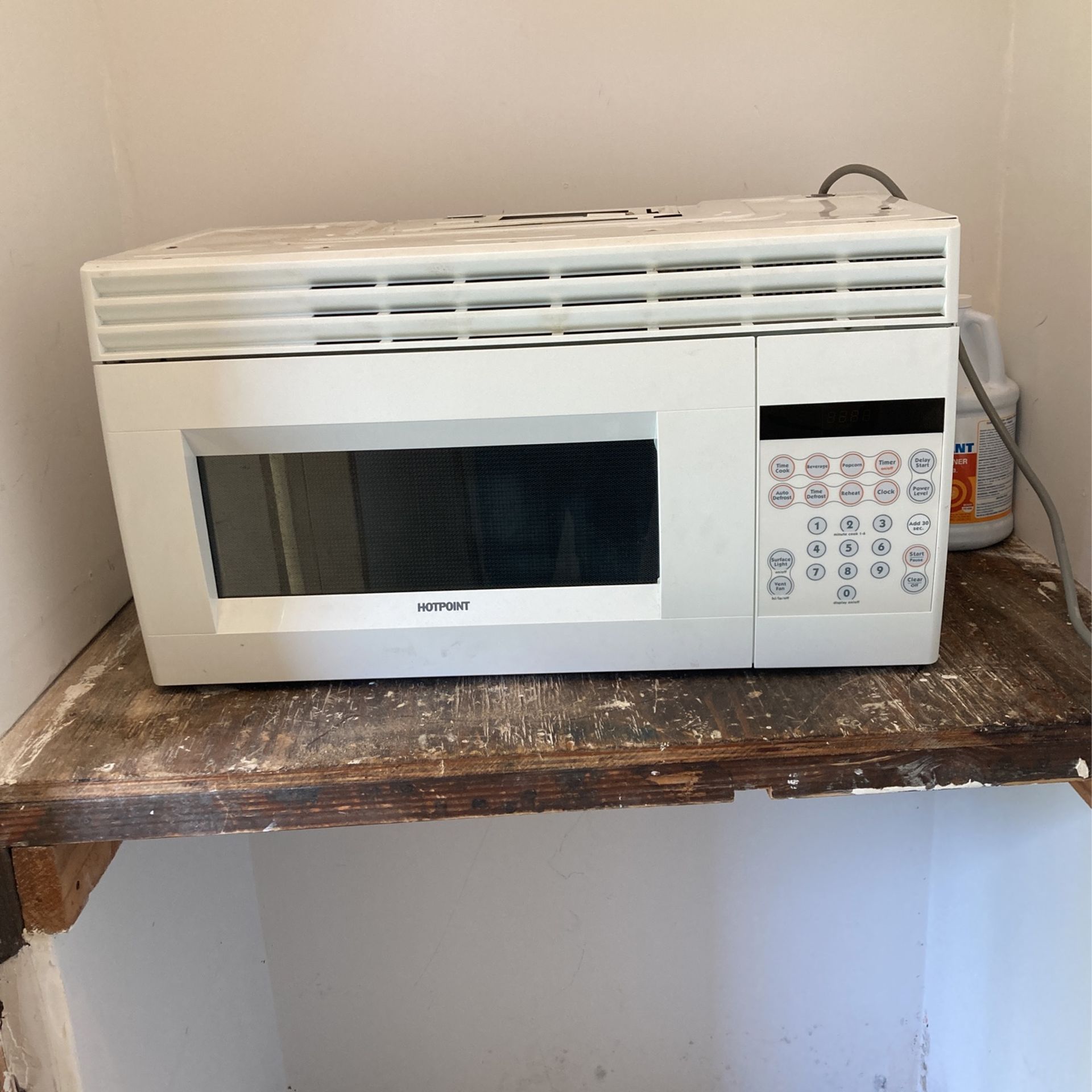 Microwave, Large Capacity and like new!