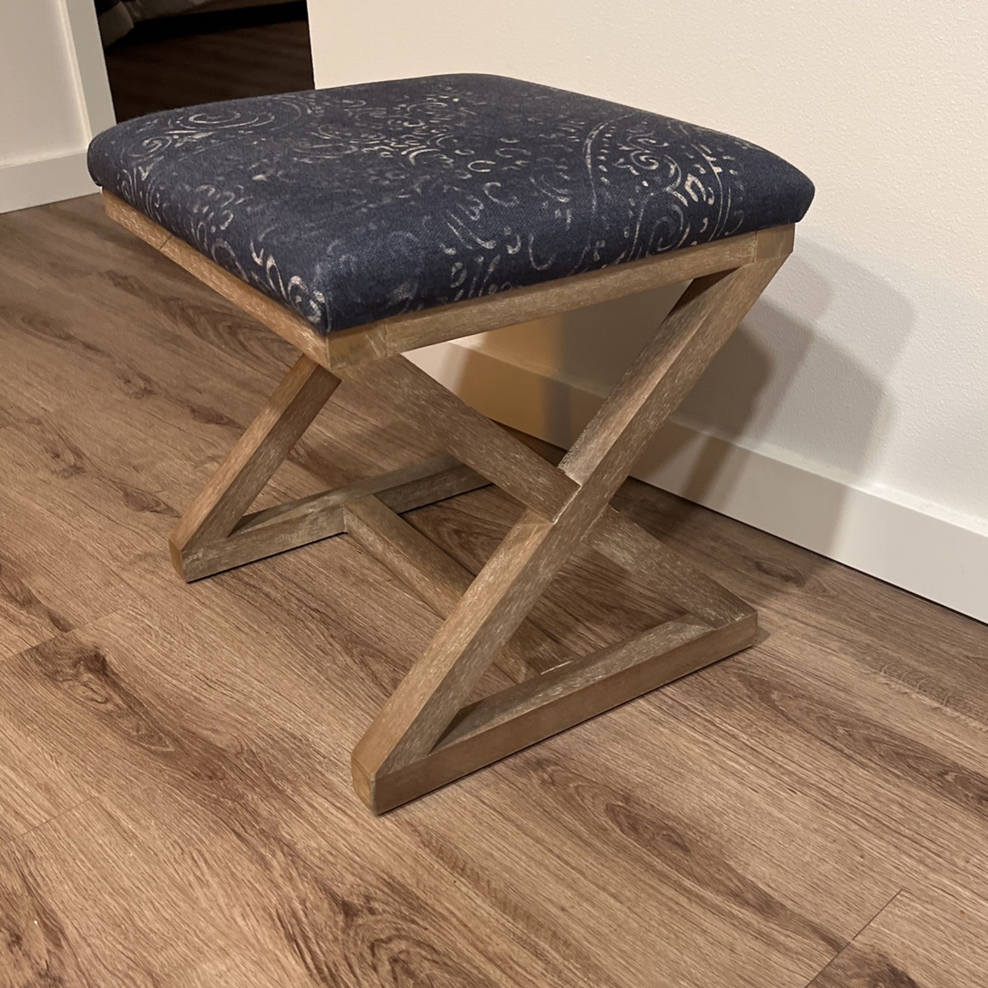 Ottoman Tommy Hilfiger for Sale in Seattle, WA OfferUp