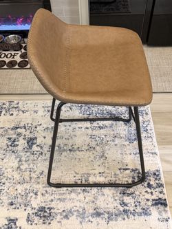 Bar/Counter high chairs w/Table