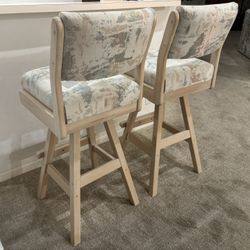 Stylish Counter Chairs, Set Of 2. Solid Oak Wood, Designer Embroidered Cushions. Mint Condition! 