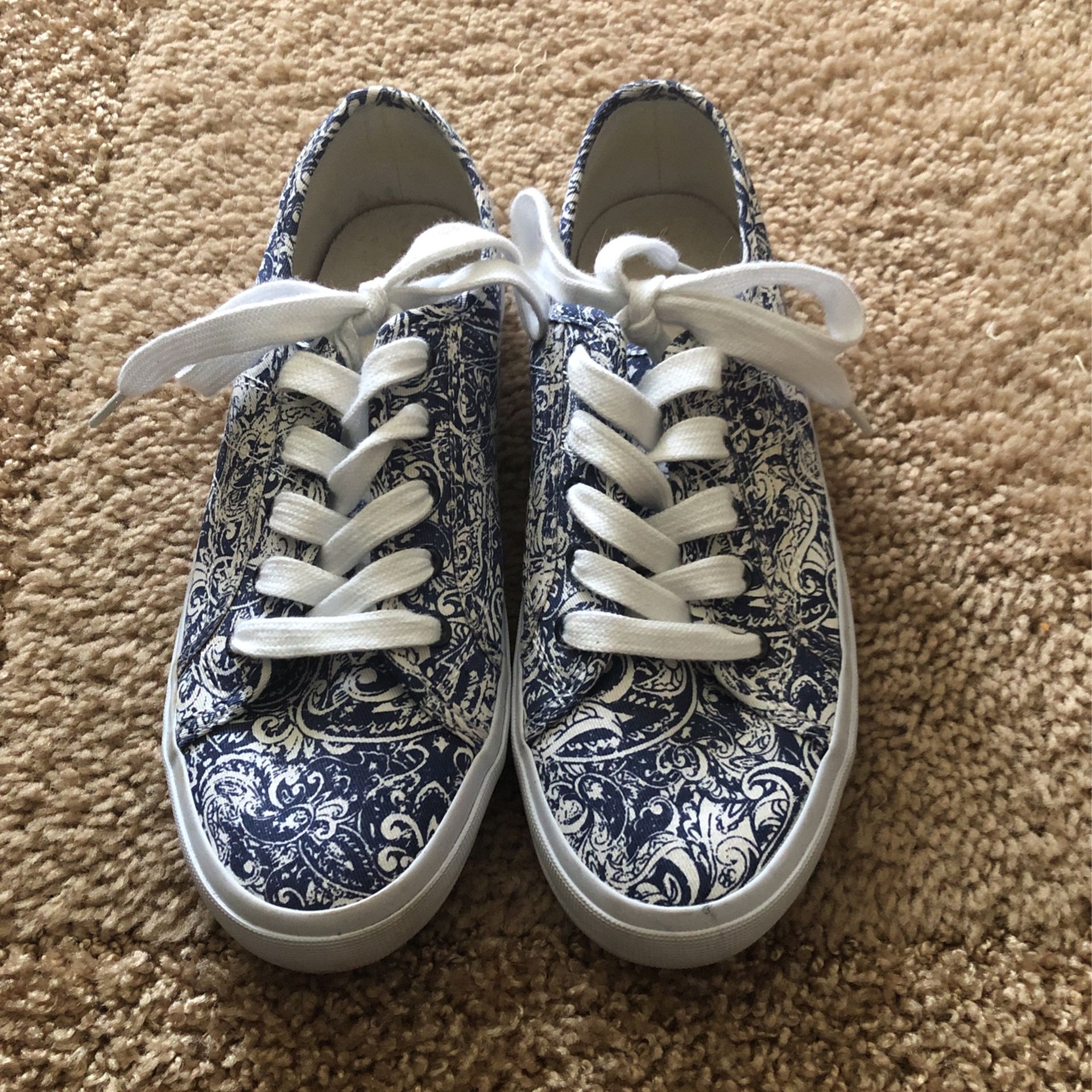 Liz Claiborne Sneakers Sz 9