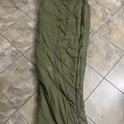  U.S Military Army Intermediate Cold Weather Vintage Sleeping. Nice clean and fully functional.