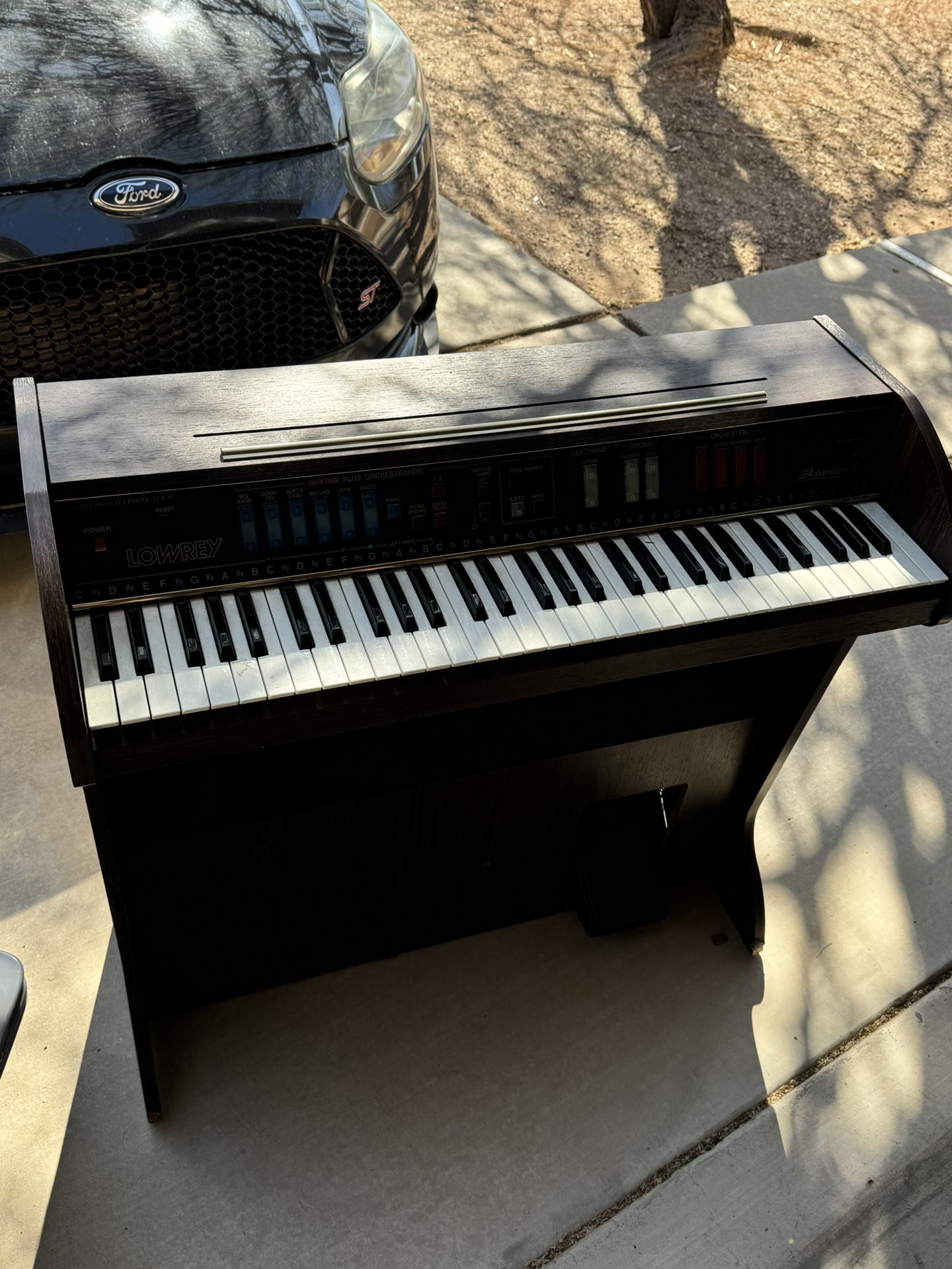 Lowrey Adventurer Digital Organ/ Keyboard