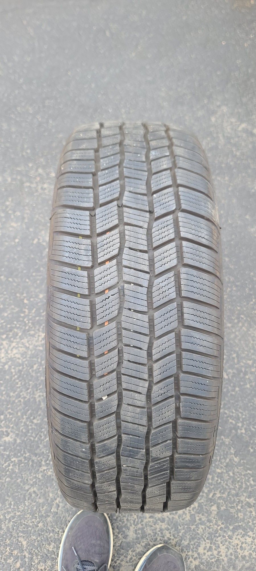 Single (1) 225 60 17 General Altimax 365 AW tire