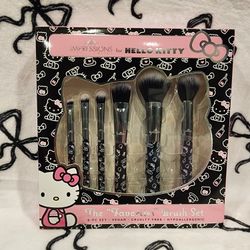 Hello Kitty makeup brush set