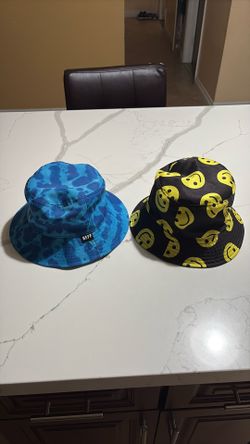 los 2 gorros por $15
