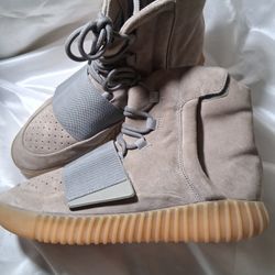 ***ADIDAS YEEZY GREY GLOW 750 size 10 1/2***