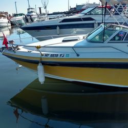 1989 Rinker 23ft Cuddy 