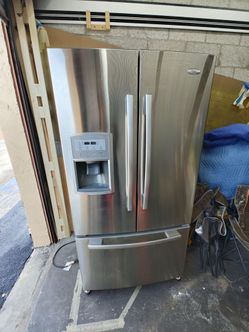 Whirlpool Stainless Steel French Door Refrigerator w/ Ice Maker & Water Dispenser, Bottom Freezer