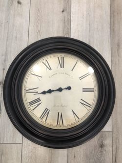 Fairly new Clock Quartz London England Bedroom or Living room