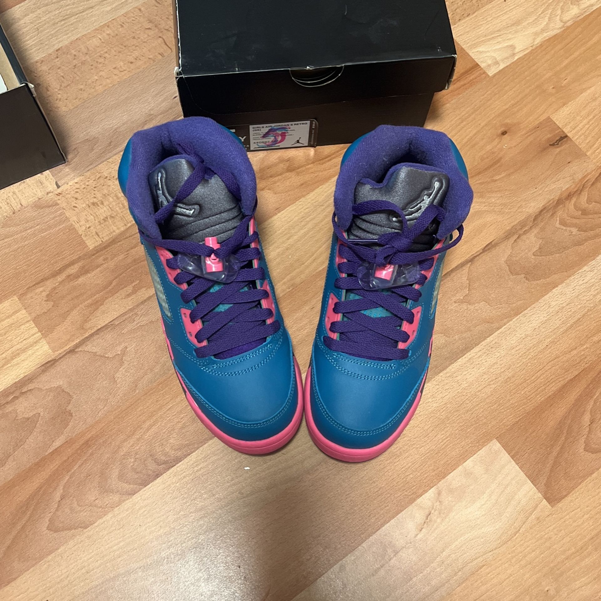Jordan Girls 5 Retro (GS) Size 5Y