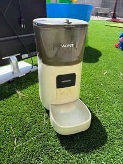 Electric kibble dog food dispenser