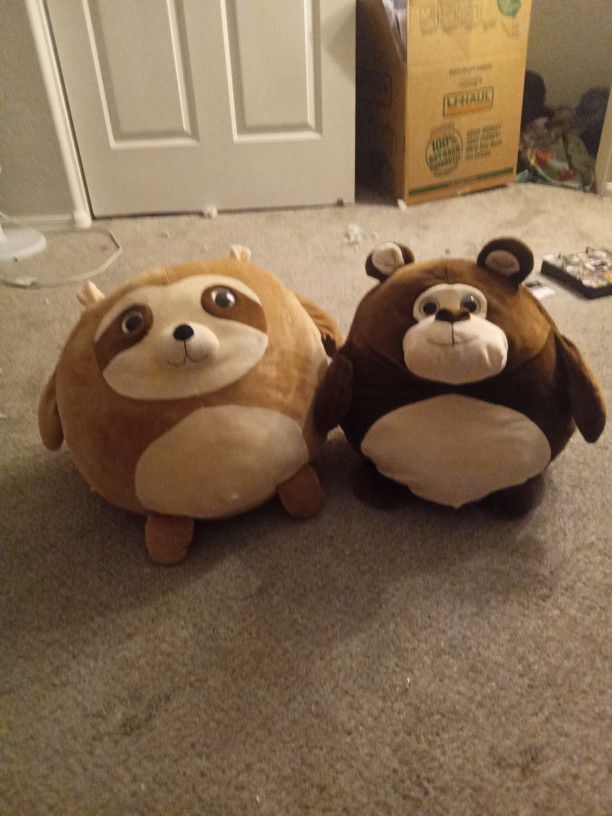 2 Stuffed Animals 