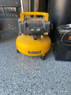 DeWalt Heavy Duty 165 psi Pancake Compressor