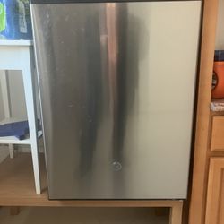 🧊GE Stainless Steel Mini Fridge – Great Condition!