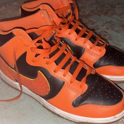 Orange carpet dunks