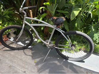 Men’s Beach cruiser bike.