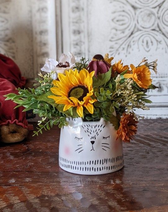 π± Cat Vase Fall Floral Arrangement β Gift Ready