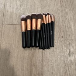 Full set of make up brush