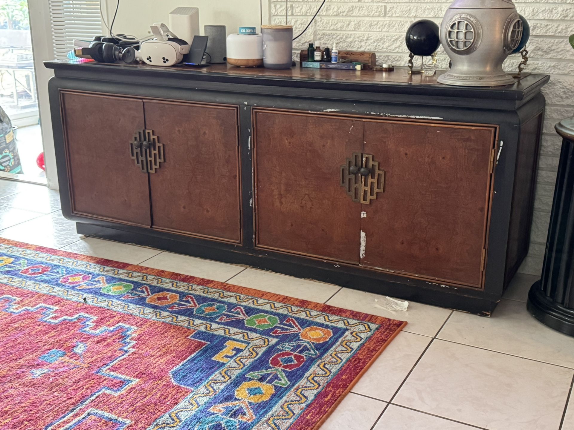 Chin Hua China Cabinet