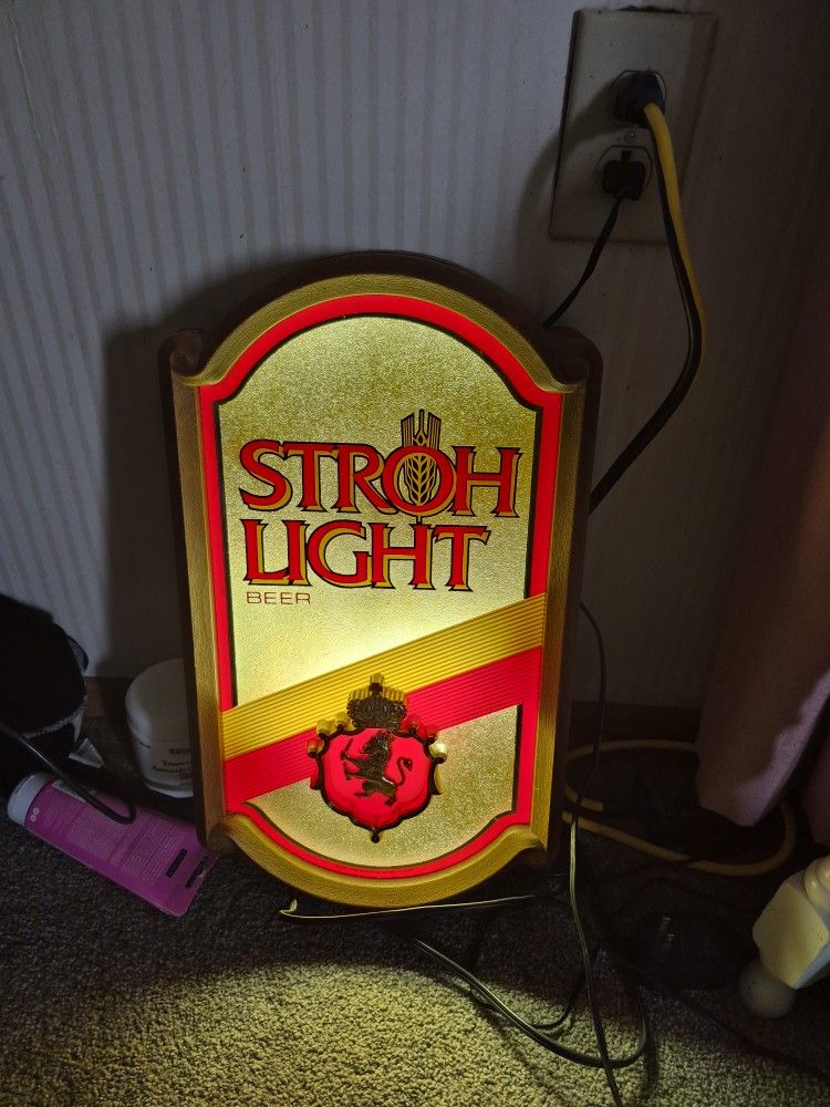 This Is A Beautiful STROH BEER LIGHT. The Light Is On In The Pitcher
