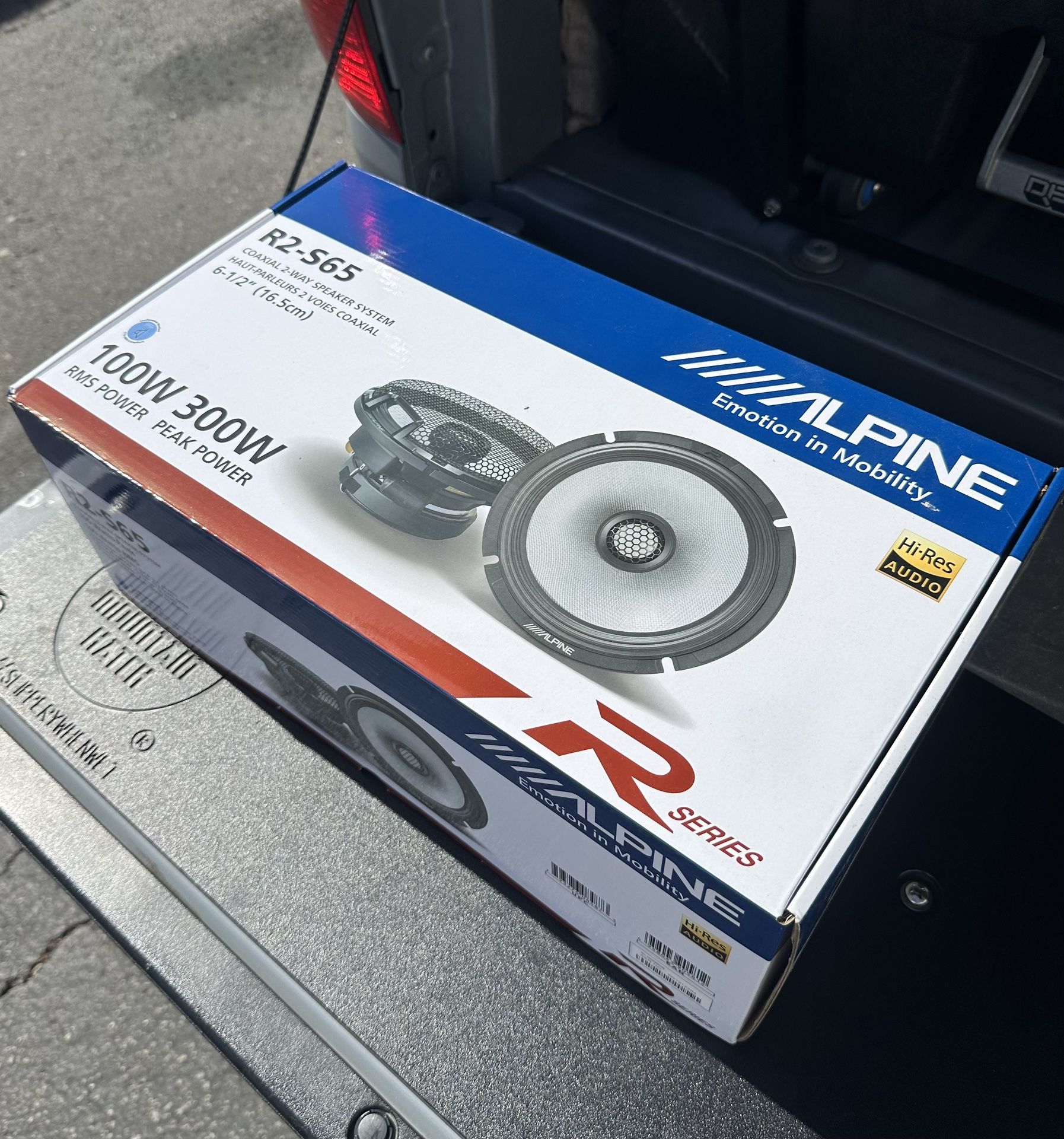 $200 Firm Brand New Alpine Coaxial Speakers
