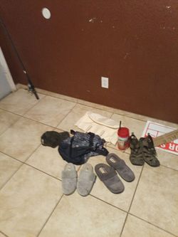 2 purses 1 cup 2 slippers cap 1 sandales for free