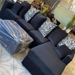 Black Sectional With Designed Pillows ‼️new In Stock‼️
