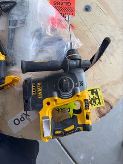 Rotary hammer drill