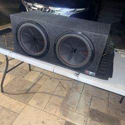 Like new Kicker compr 12’s in sealed b box