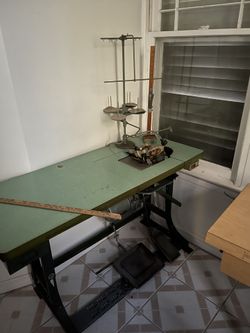 industrial serger / overlock machine