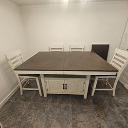Farmhouse Style Table With Leaf And Chairs 