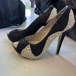 Size 7 Pearl And Black Heels